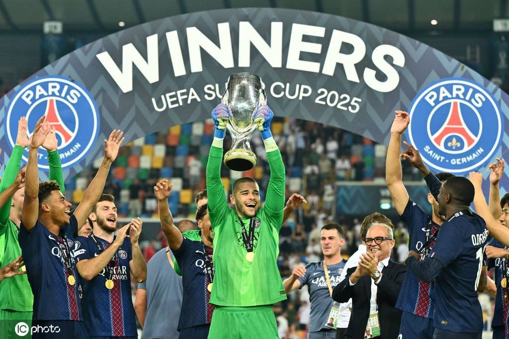 舍瓦利耶首秀扑点助巴黎6比5胜热刺夺冠
        
    舍瓦利耶首秀扑点助巴黎6比5胜热刺夺冠